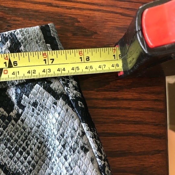 Gorgeous Snakeskin Print Faux leather skirt by Joe size 14 - Picture 6 of 7